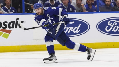 Le Lightning de Tampa Bay choisit de voir Steven Stamkos jouer une saison de plus